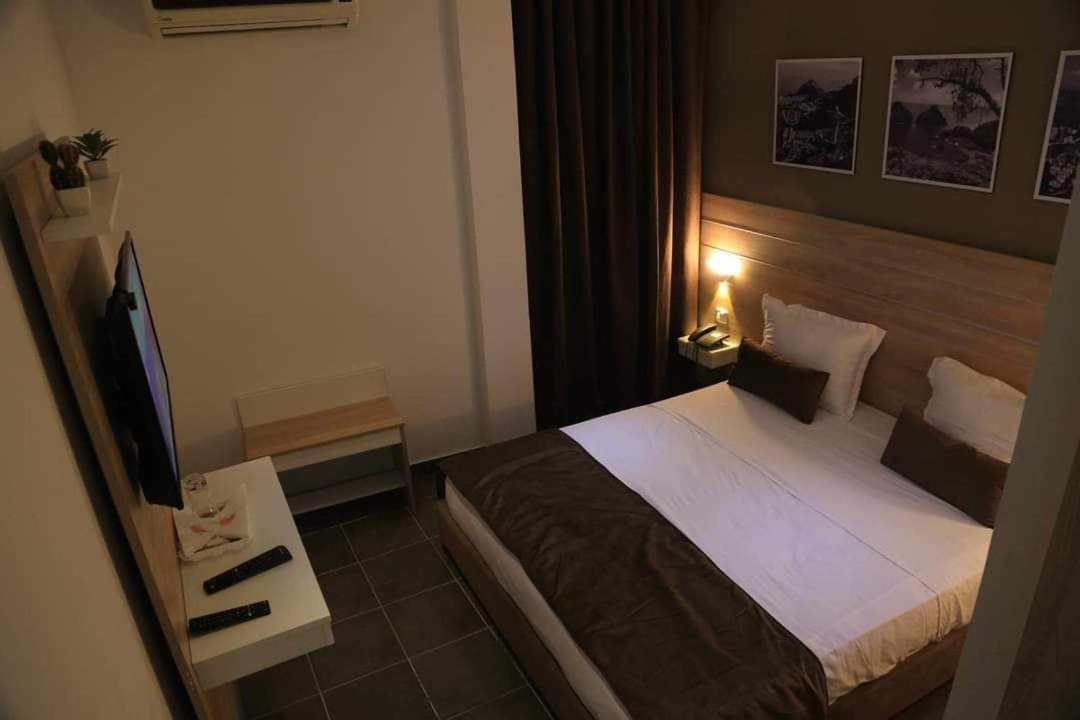 Mondial Hotel 2*